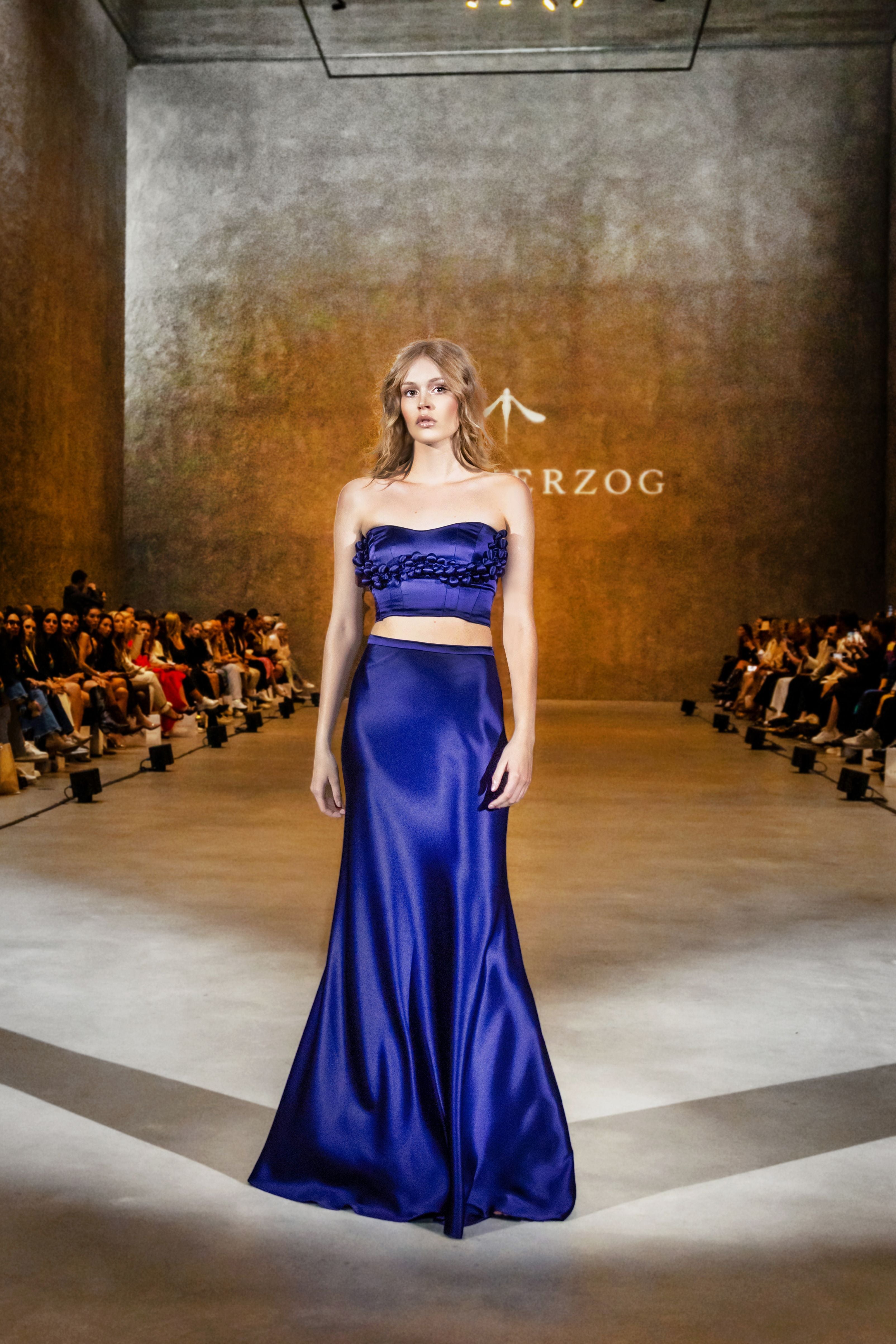 Long satin skirt with train – Ewa Herzog