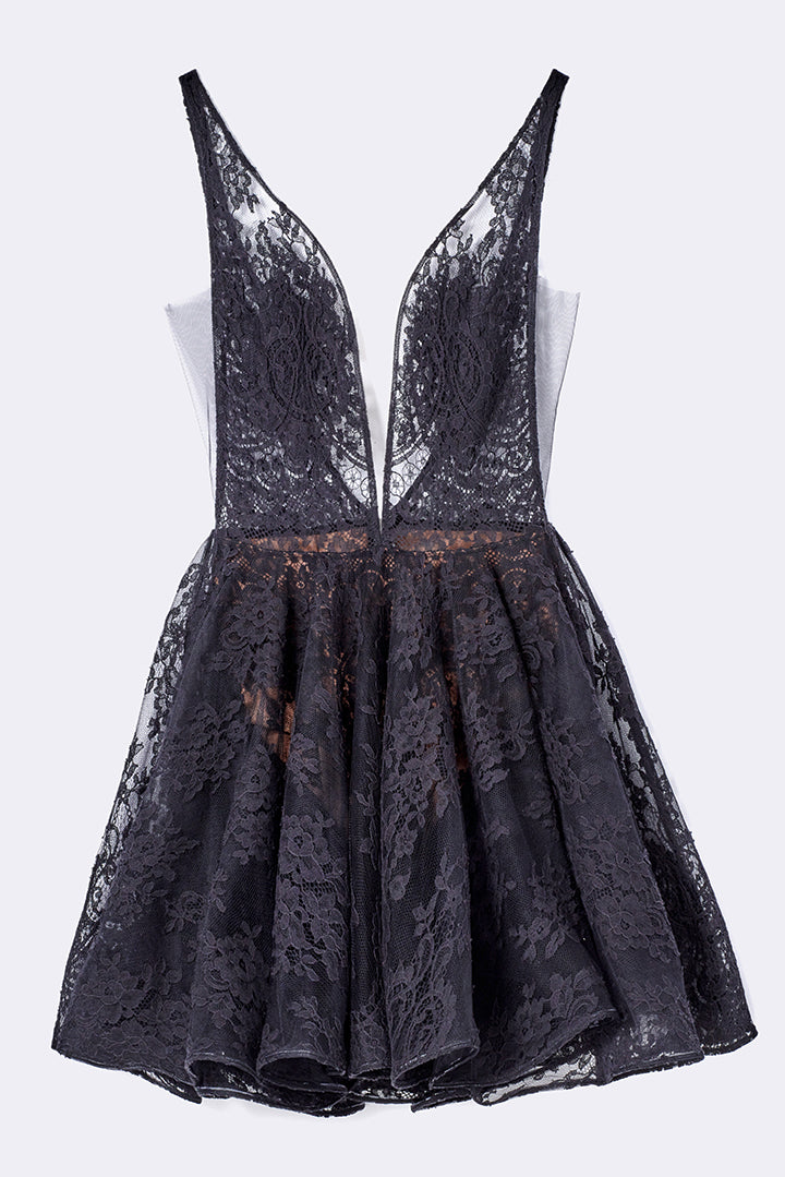 Lace dress with voluminous skirt