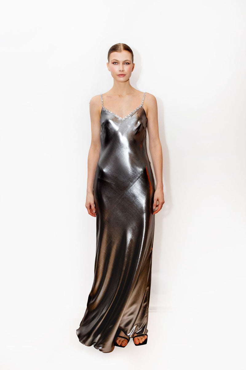 Langes Slip Dress mit Schmuckstein Details