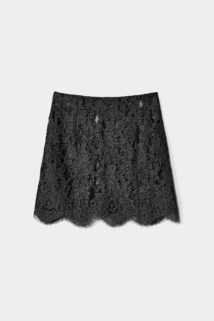 Mini skirt made from fine lace