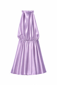 Neckholder-Kleid aus Satin mit drapiertem Dekolleté