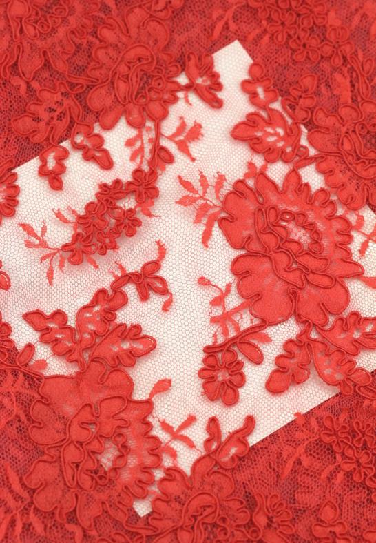 Handgemachtes Minikleid aus Spitze